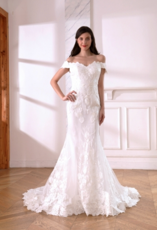 Load image into Gallery viewer, Scalloped Edge Lace Trumpet Bridal Wedding Gown
