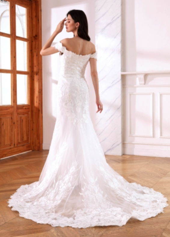 Scalloped Edge Lace Trumpet Bridal Wedding Gown