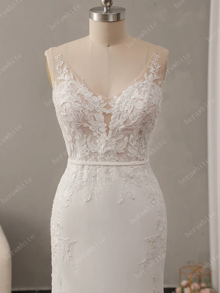 
                      
                        Romantic Lace Sheath Wedding Dress with Low Back
                      
                    