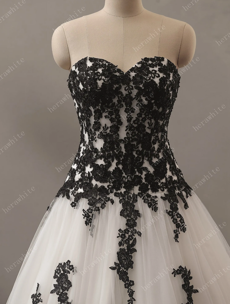 
                      
                        Princess Ball Gown with Strapless Sweetheart Neckline and Tulle Skirt
                      
                    