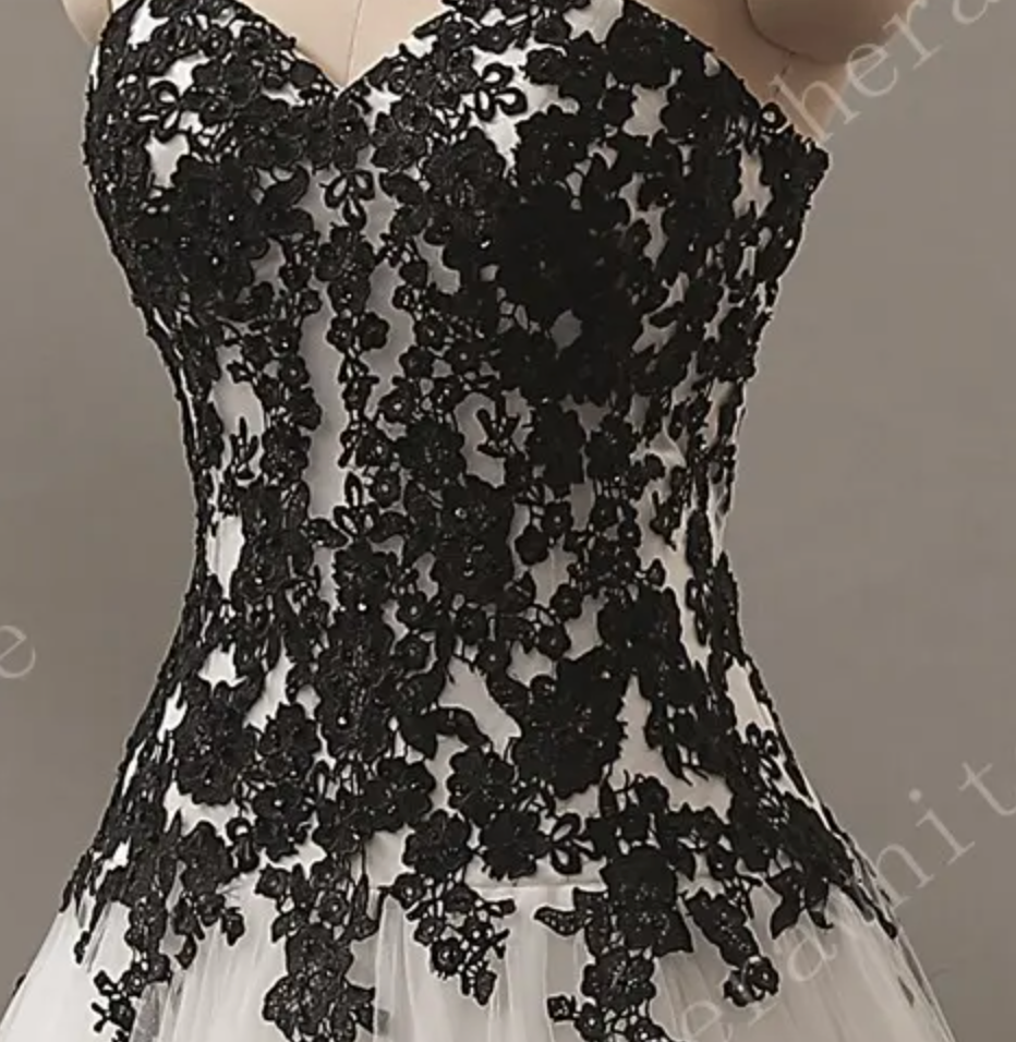 
                      
                        Princess Ball Gown with Strapless Sweetheart Neckline and Tulle Skirt
                      
                    