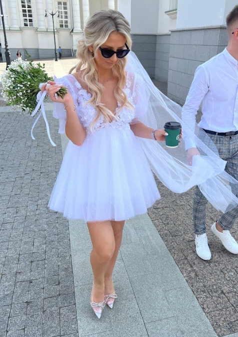 
                      
                        Plunging V-Neck Half Sleeves Pearls Flowers Mini Sexy Backless Bridal Dress
                      
                    