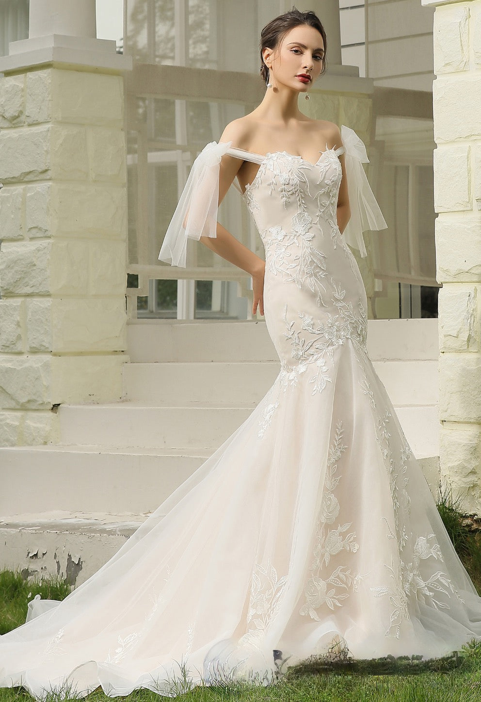 Floral Lace Mermaid Bridal Gown With Detachable Tulle Straps