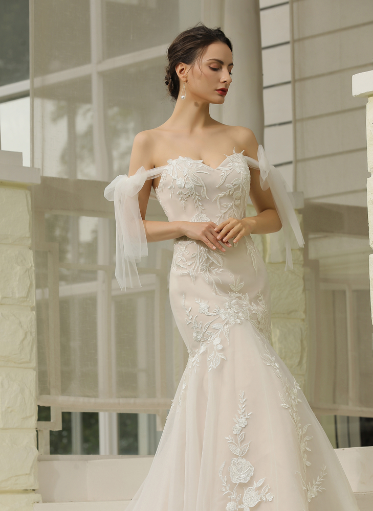 
                      
                        Floral Lace Mermaid Bridal Gown With Detachable Tulle Straps
                      
                    