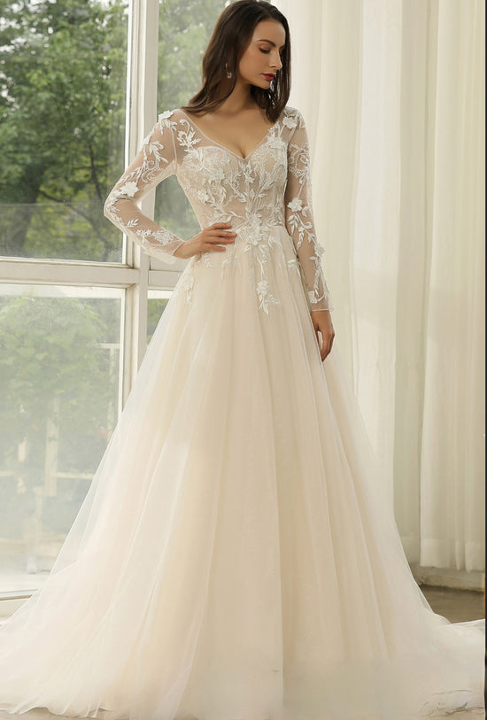 Load image into Gallery viewer, Princess Lace Wedding Dress with Long sleeves
