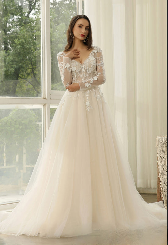 Load image into Gallery viewer, Princess Lace Wedding Dress with Long sleeves
