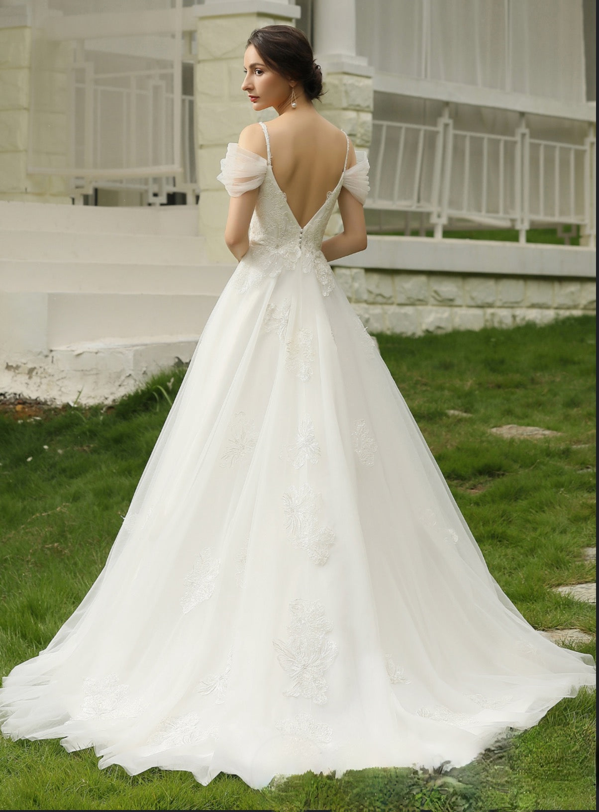 Romantic Glittery Lace Bridal Gown With Detachable Straps