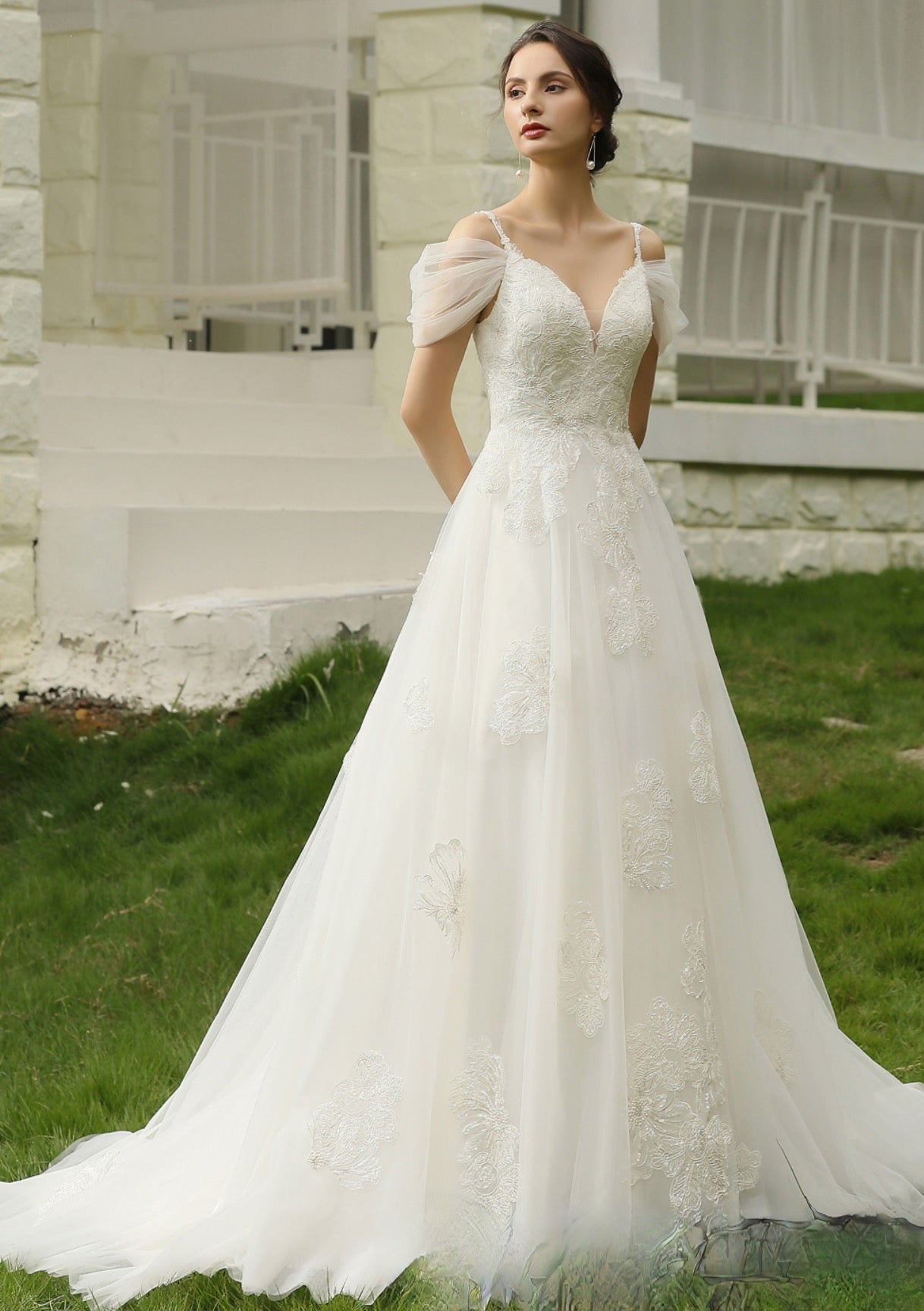 Romantic Glittery Lace Bridal Gown With Detachable Straps