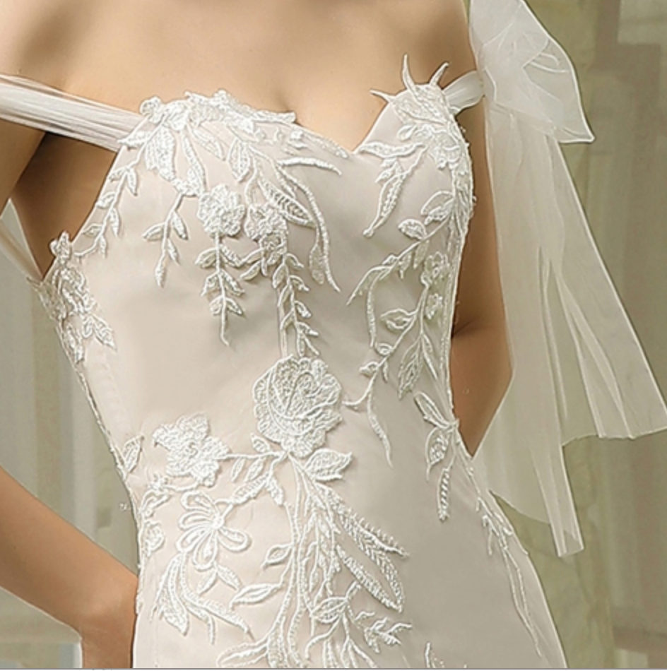 
                      
                        Floral Lace Mermaid Bridal Gown With Detachable Tulle Straps
                      
                    