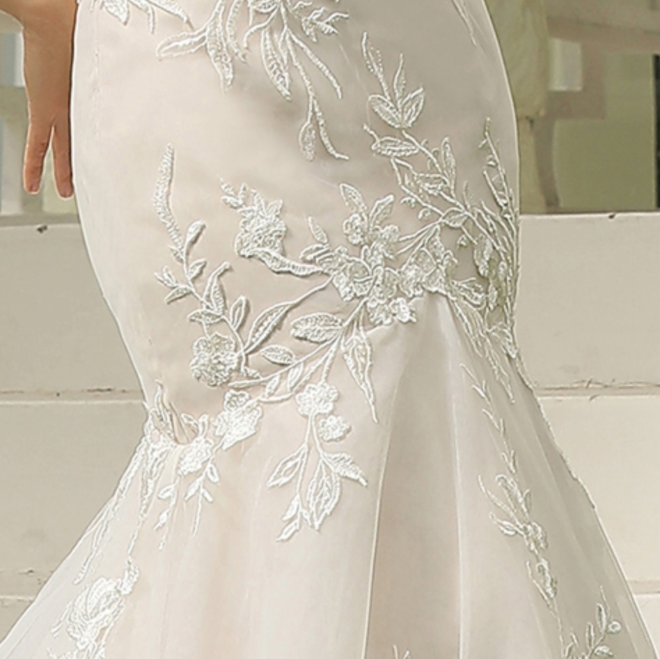 
                      
                        Floral Lace Mermaid Bridal Gown With Detachable Tulle Straps
                      
                    