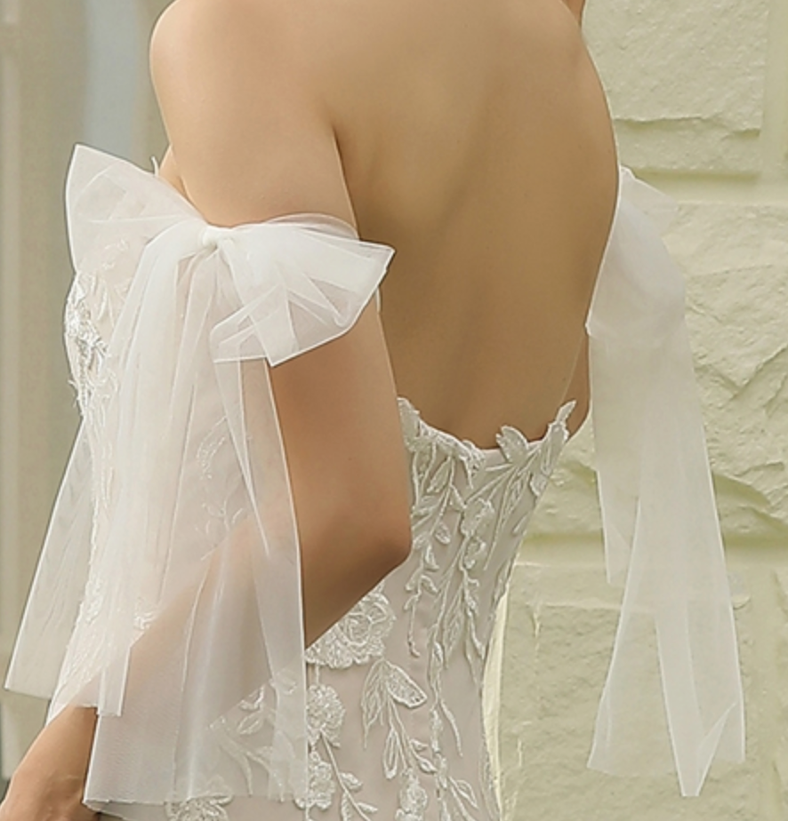 
                      
                        Floral Lace Mermaid Bridal Gown With Detachable Tulle Straps
                      
                    