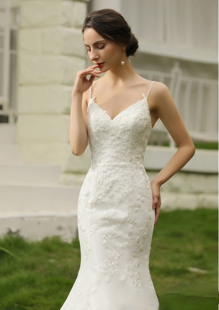 
                      
                        Spaghetti Beading Strap Fit To Flare Wedding Dress
                      
                    