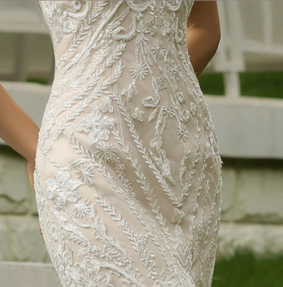 
                      
                        Elegant Beaded Lace Trumpet Tulle Bridal Gown
                      
                    