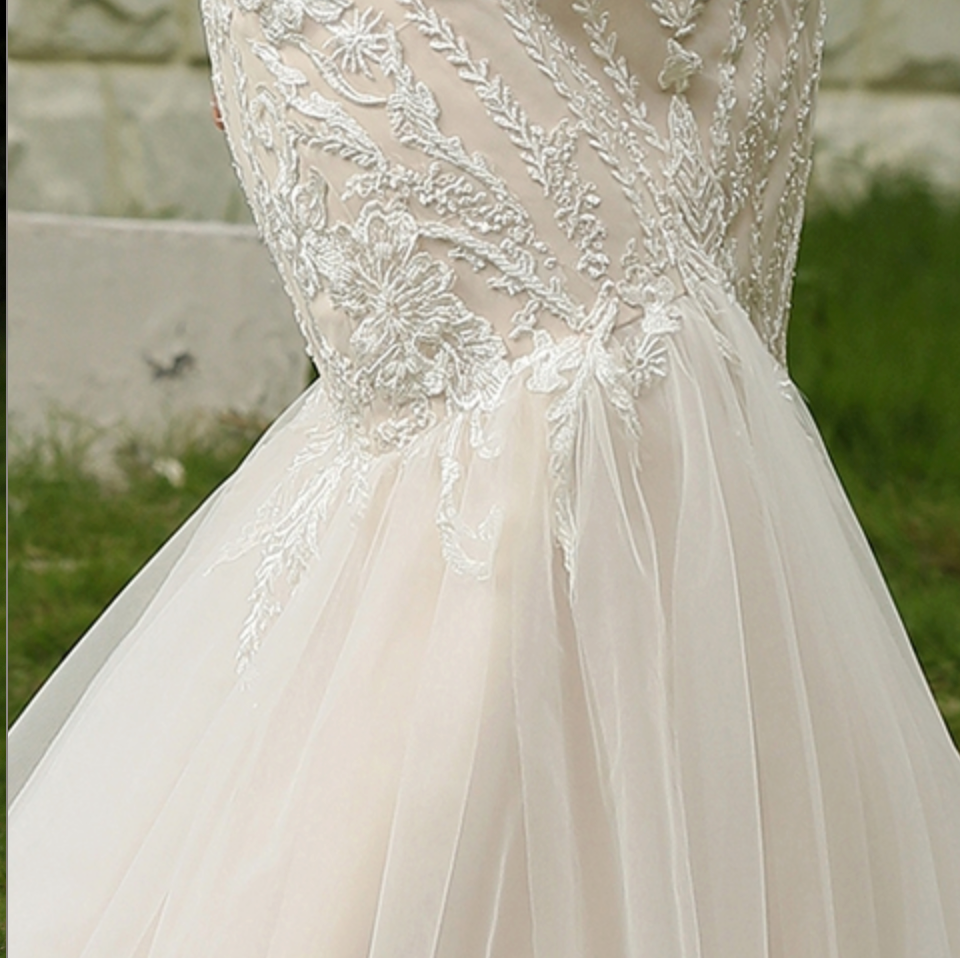 
                      
                        Elegant Beaded Lace Trumpet Tulle Bridal Gown
                      
                    
