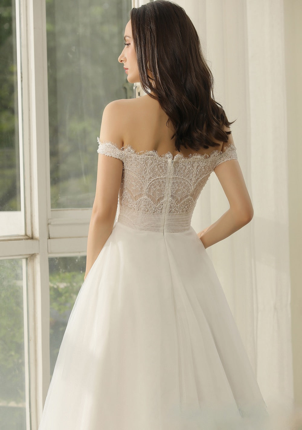 Load image into Gallery viewer, Off-The-Shoulder Beading Lace Pleating Wedding Dress
