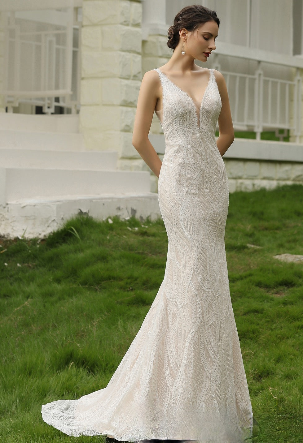 Slim and Sexy Wedding Gown With Illusion Back