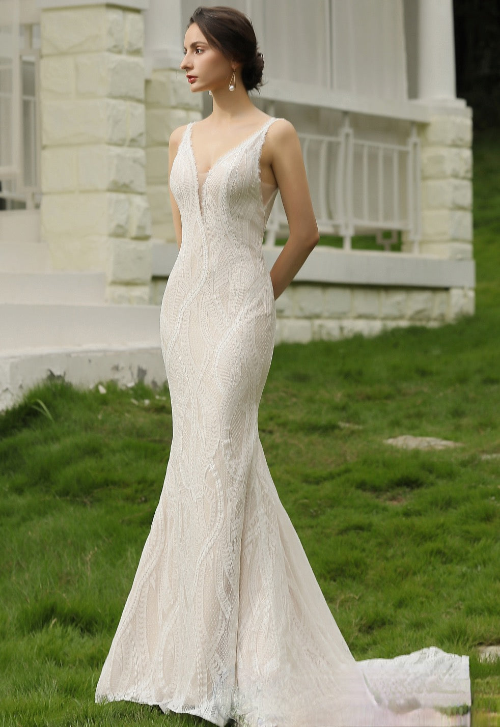Slim and Sexy Wedding Gown With Illusion Back