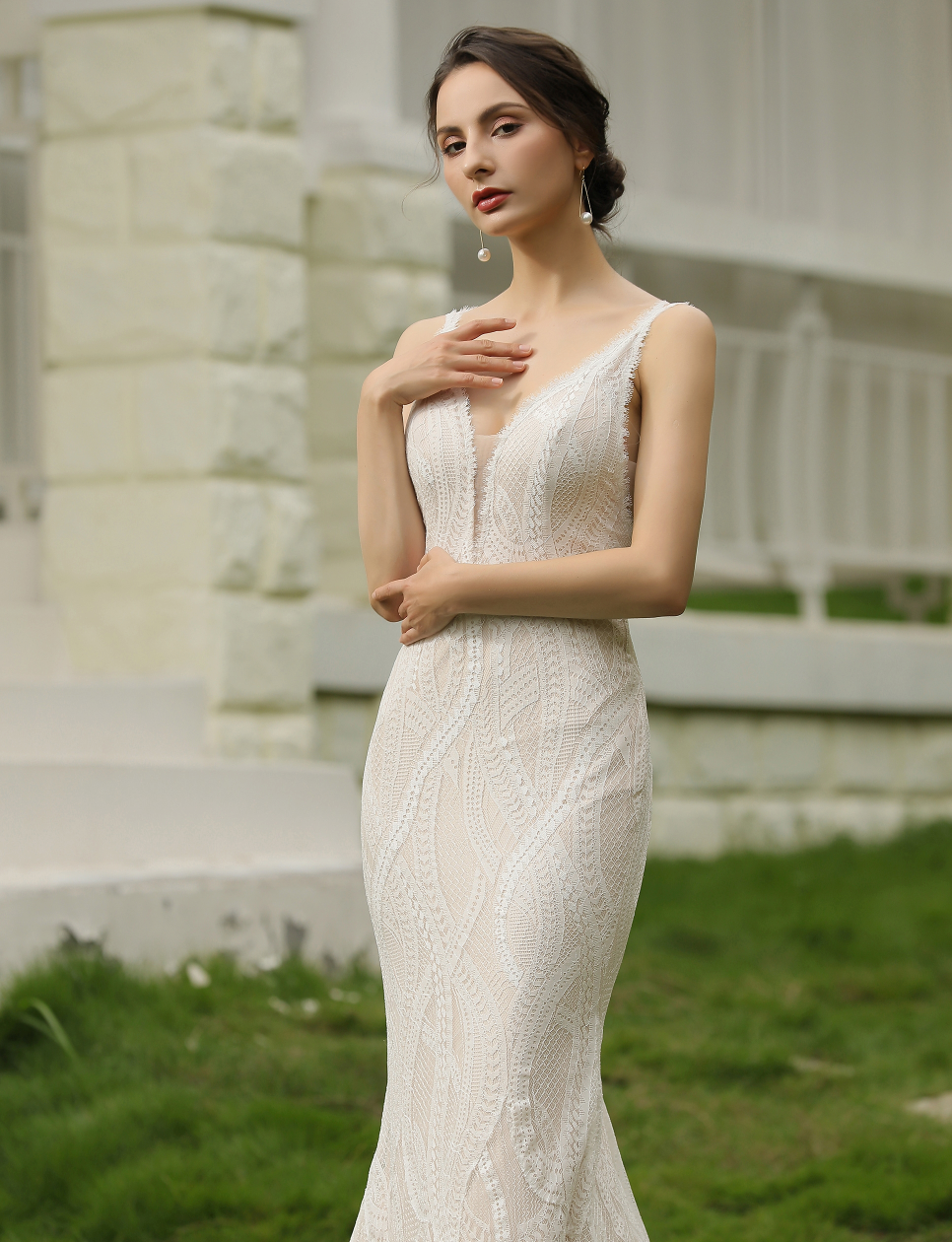 Slim and Sexy Wedding Gown With Illusion Back