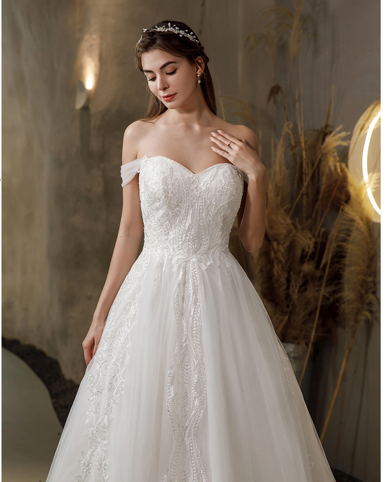 Load image into Gallery viewer, Princess Sweetheart Lace Tulle Ballgown Wedding Dress
