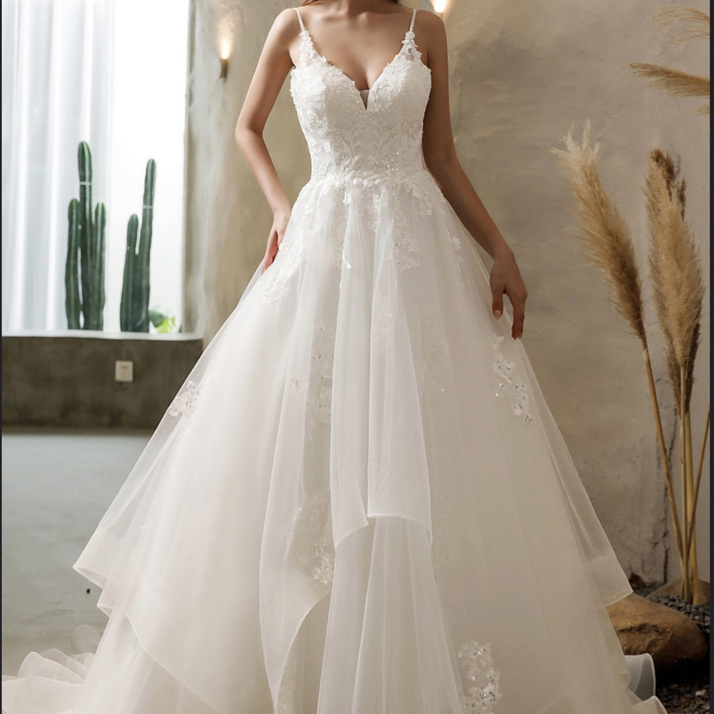 
                      
                        Ethereal Floral Lace Wedding Dress with Tiered Tulle Skirt
                      
                    