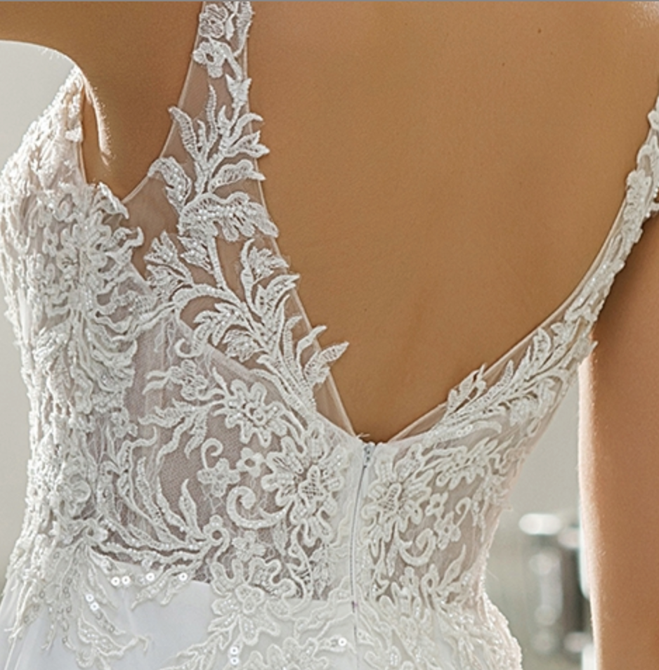
                      
                        Simple Lace A-line Bridal Gown With Chiffon Skirt
                      
                    
