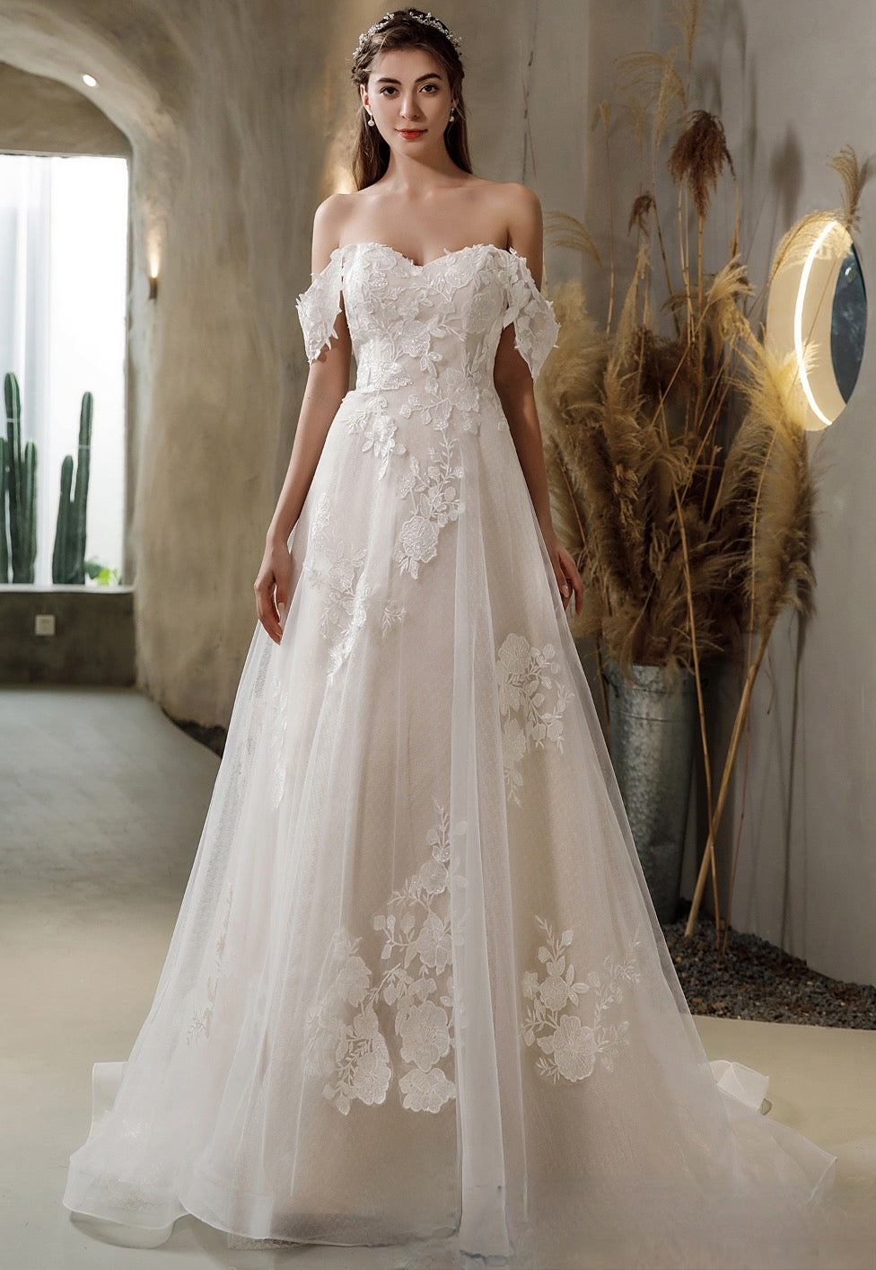 Floral Lace Wedding Dress With Detachable Off-The-Shoulder Straps