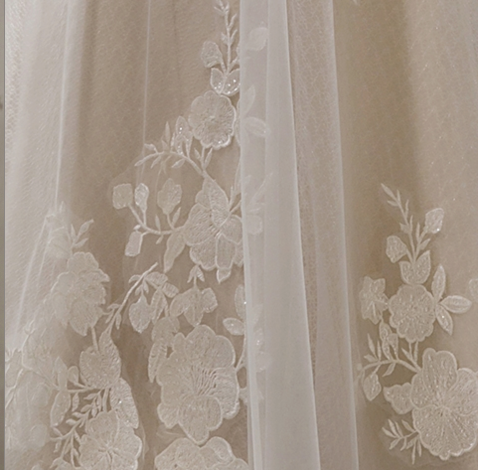 Floral Lace Wedding Dress With Detachable Off-The-Shoulder Straps