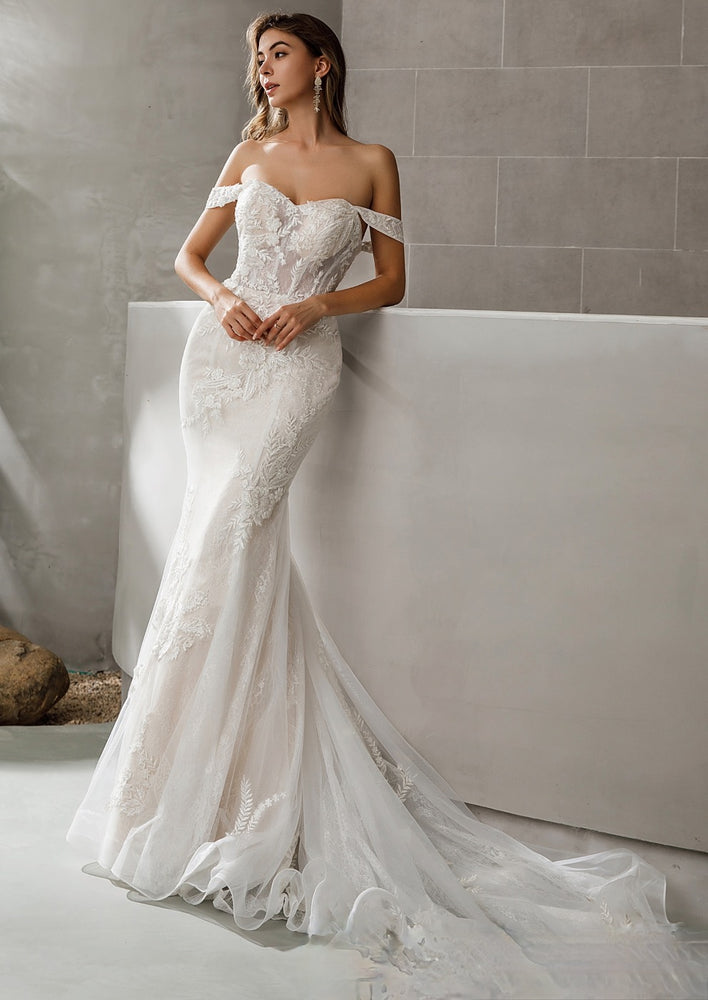 
                      
                        Romantic Sweetheart Neckline Bridal Gown With Illusion Bodice
                      
                    