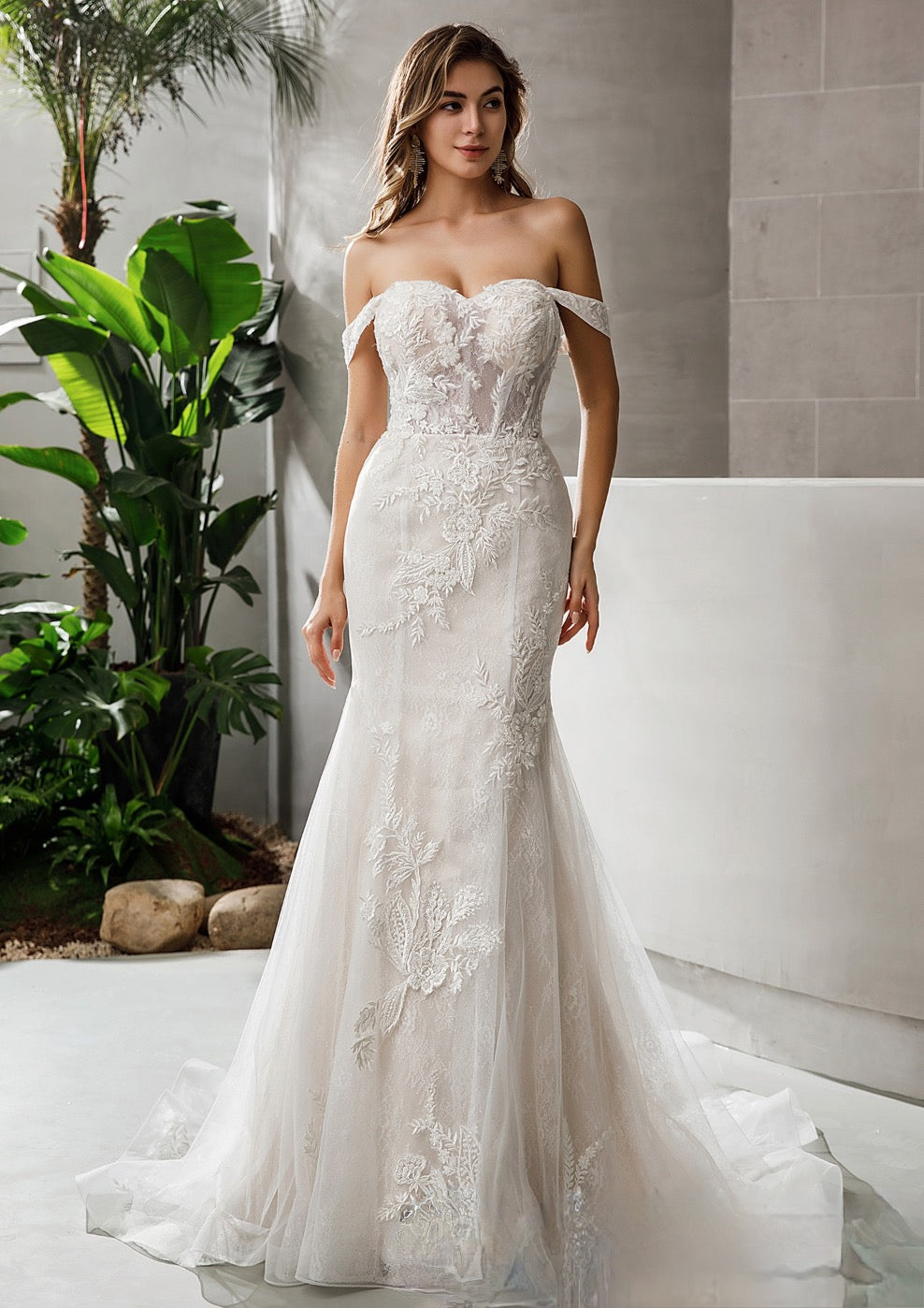 Romantic Sweetheart Neckline Bridal Gown With Illusion Bodice