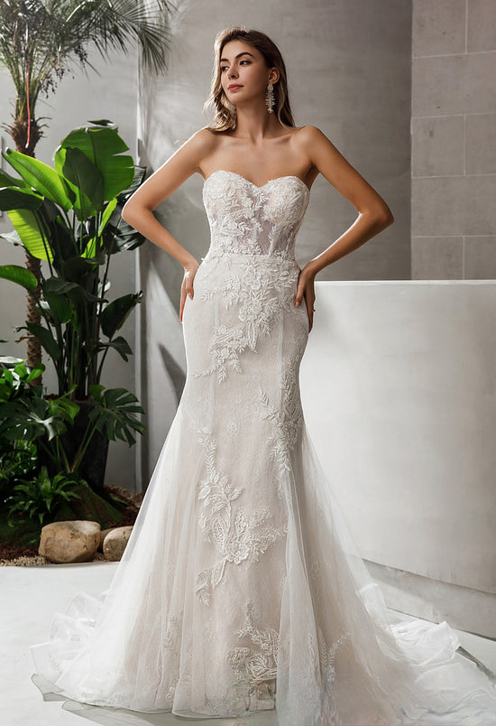 Romantic Sweetheart Neckline Bridal Gown With Illusion Bodice