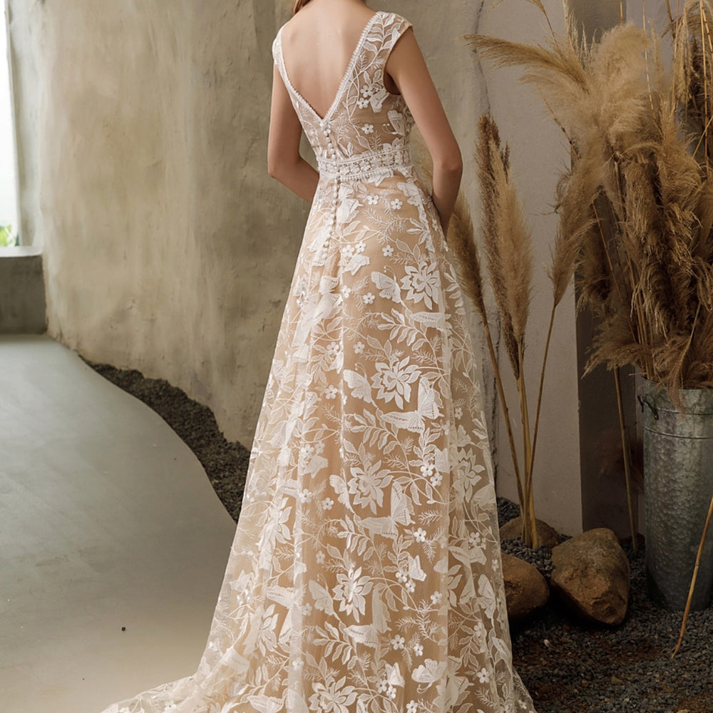 
                      
                        Luxurious Boho Illusion Lace Cap Sleeve Wedding Dress
                      
                    