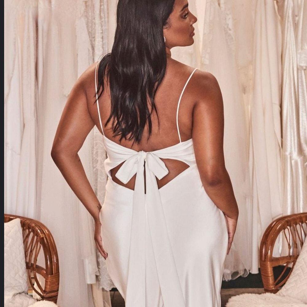 
                      
                        Simple Sexy Boho Mermaid High Slit Bohemian Satin Wedding Bridal Gown
                      
                    