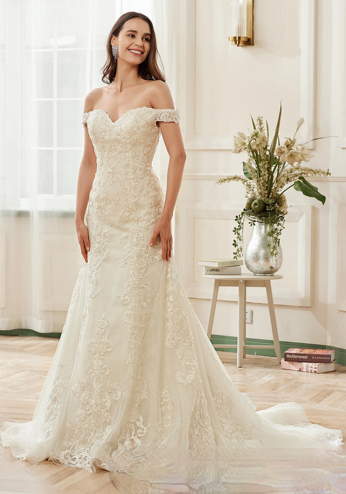 
                      
                        Sweetheart Neckline Chapel Train With Embroidery Lace Bridal Gown
                      
                    