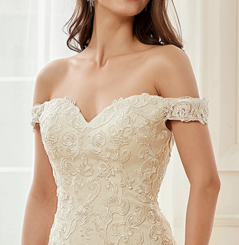 Sweetheart Neckline Chapel Train With Embroidery Lace Bridal Gown