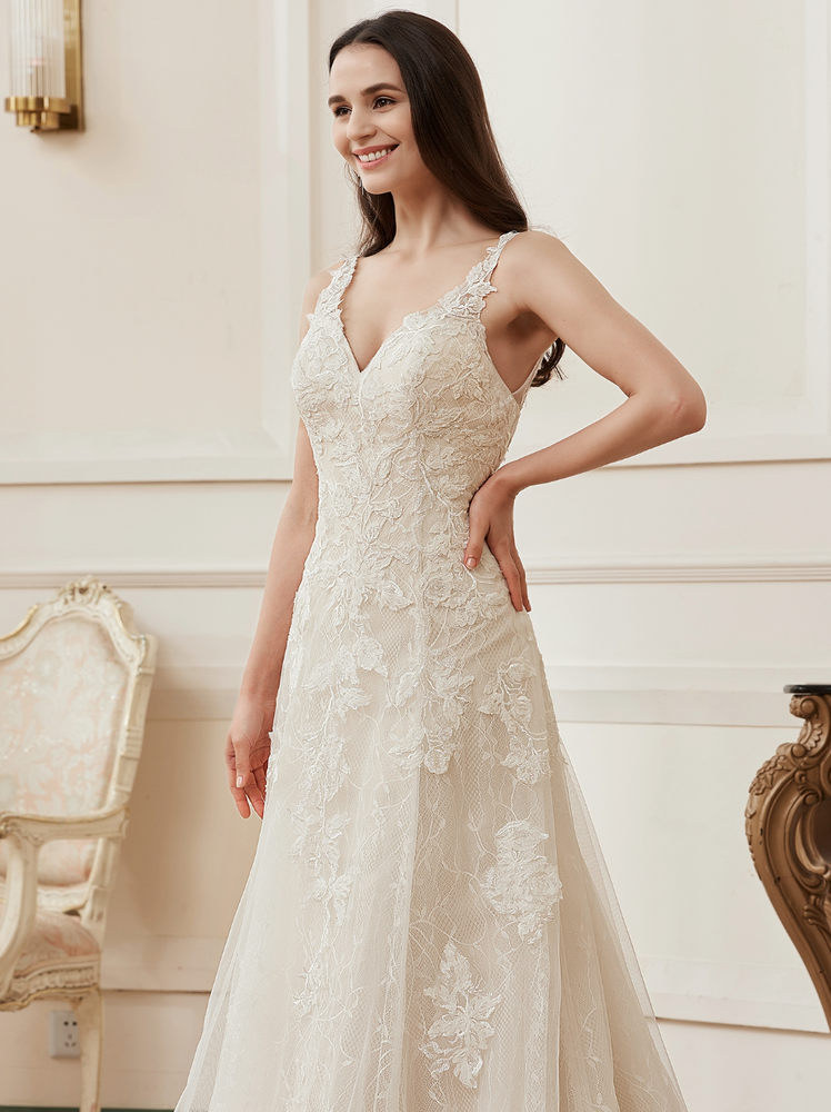 
                      
                        Romantic A-Line V-neck Floral Applique Court Train Bridal Gown
                      
                    