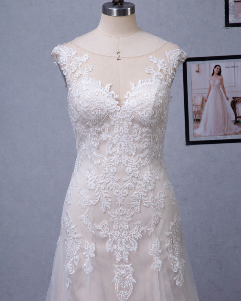 
                      
                        Stunning Illusion Lace Bateau Neckline With Cap Sleeve Wedding Gown
                      
                    