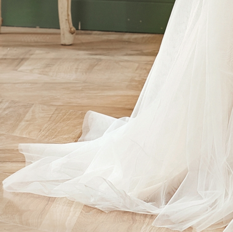 
                      
                        Off-The-Shoulder Mermaid Chapel Train Sequined Tulle Wedding Dress
                      
                    