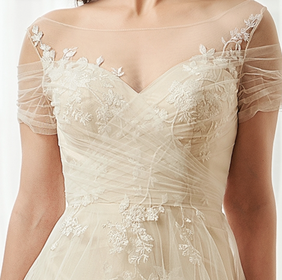 
                      
                        Romantic Off The Shoulder Illusion Pleated Bodice Tulle Bridal Gown
                      
                    