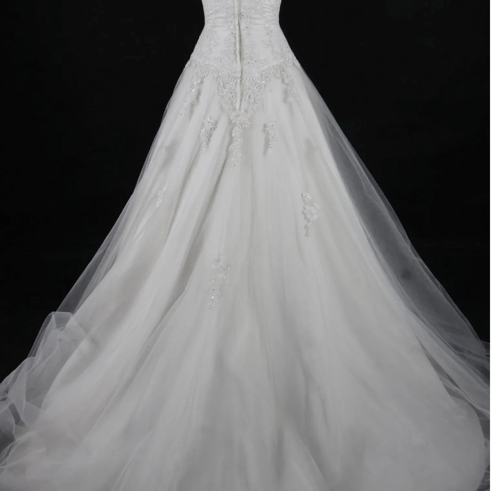 
                      
                        Elegant A-Line Sheer Back Bridal Gown With Appliques
                      
                    