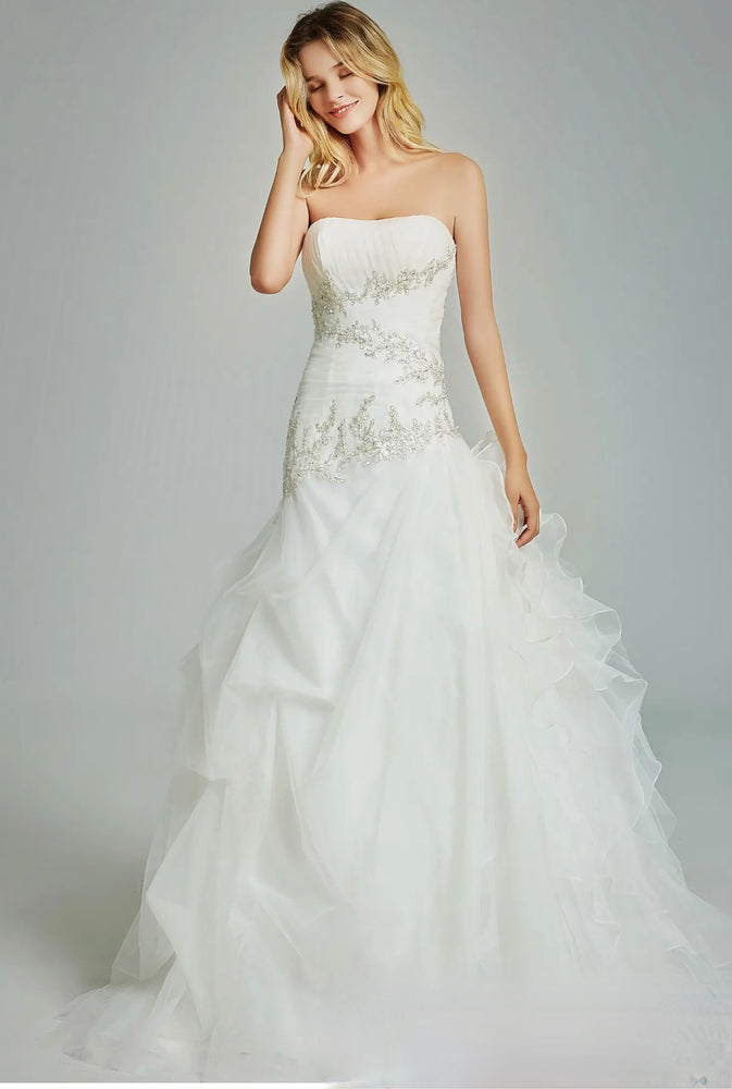 
                      
                        Strapless Pleating Wedding Dress With Ruffled Skirt
                      
                    