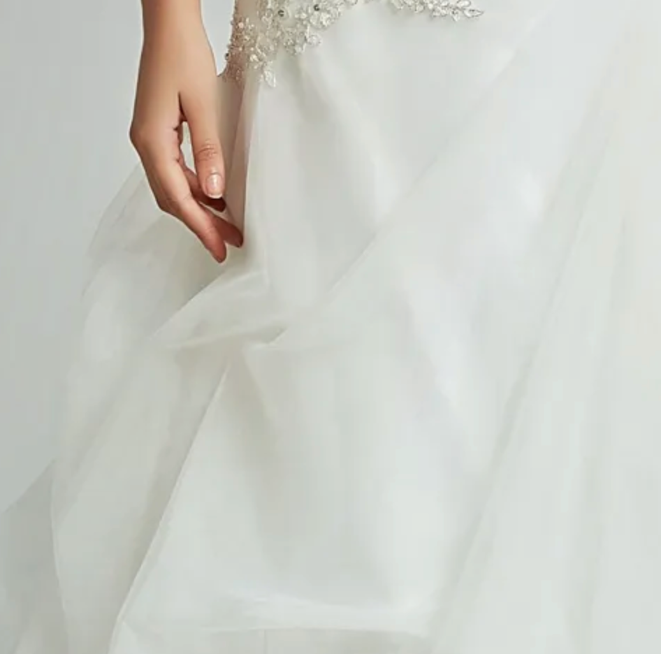 
                      
                        Strapless Pleating Wedding Dress With Ruffled Skirt
                      
                    