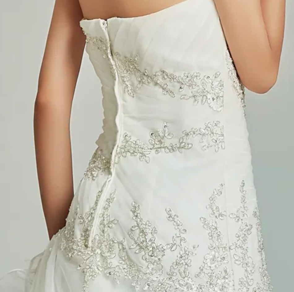 Strapless Pleating Wedding Dress With Ruffled Skirt