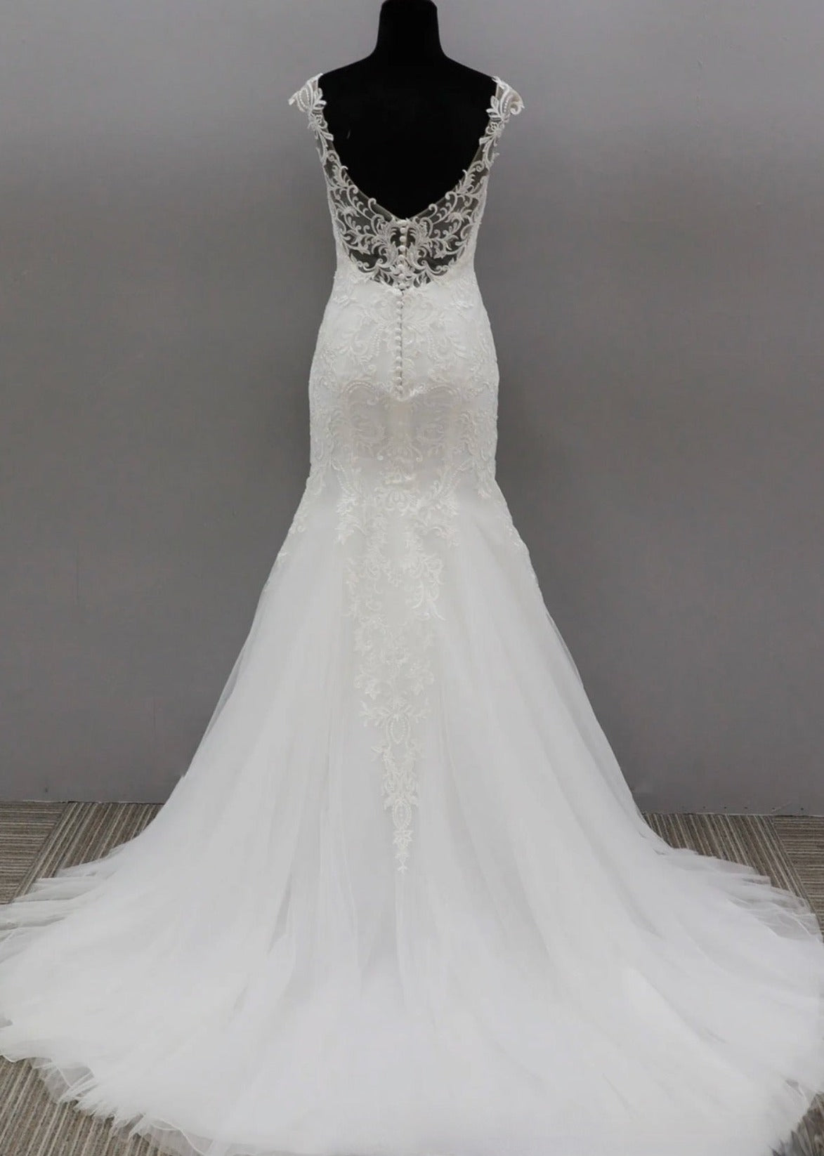 Dramatic Fit and Flare Bridal Gowns With Cap Sleeves