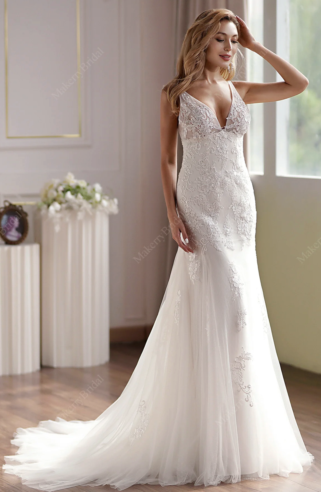 Lace Applique Tulle V-Neck Mermaid Wedding Gown