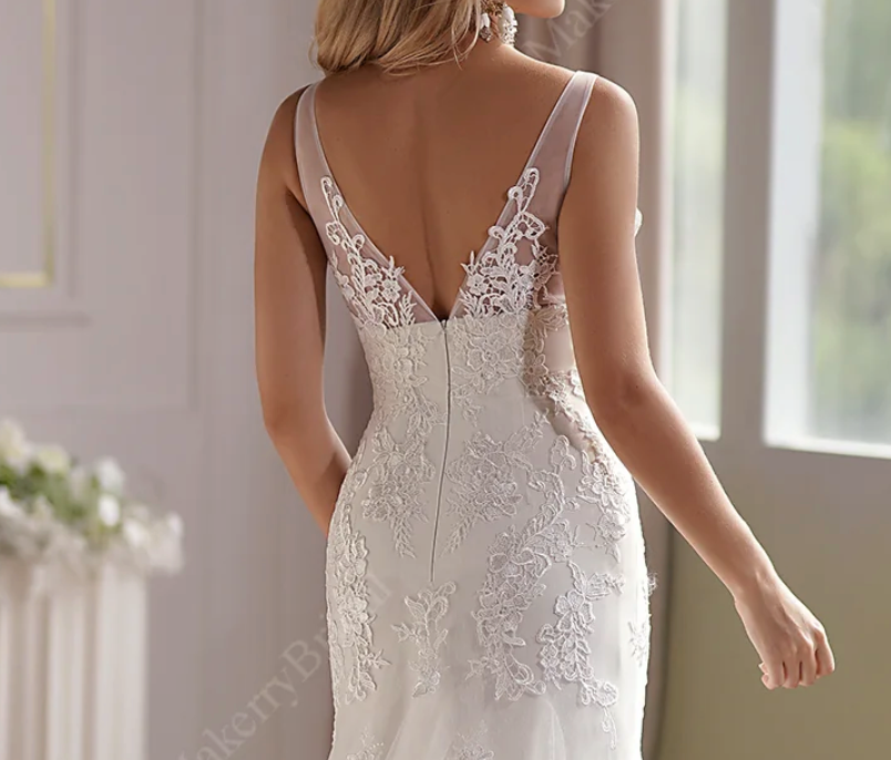 Lace Applique Tulle V-Neck Mermaid Wedding Gown