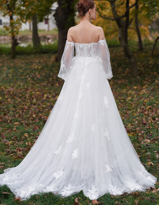 Three-Dimensional Floral Lace Appliques Beaded Wedding Gown