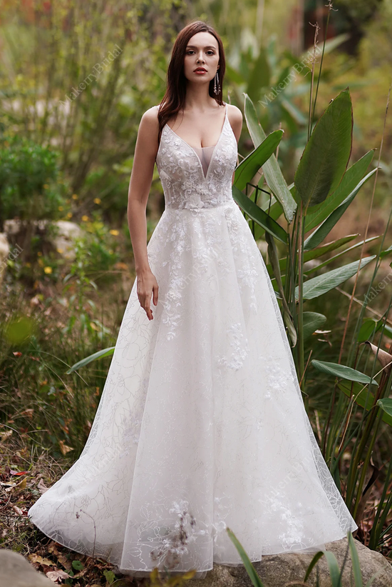 Load image into Gallery viewer, A Precious And Timeless Wedding Dress
