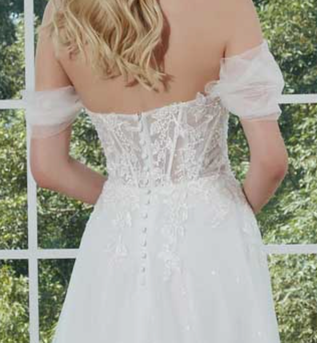 
                      
                        Floral Lace Tulle Bridal Wedding Dress
                      
                    