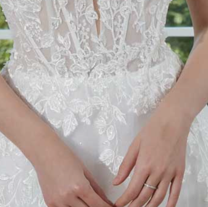 
                      
                        Floral Lace Tulle Bridal Wedding Dress
                      
                    