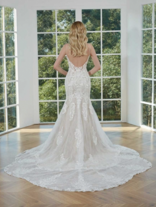 Load image into Gallery viewer, Beaded Lace Embroidery Sleeveless Mermaid Bridal Gown
